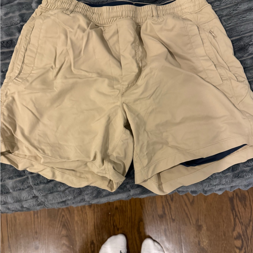 Birddogs khaki men’s shorts like new size medium